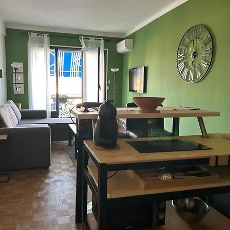 A At Apartment Nice