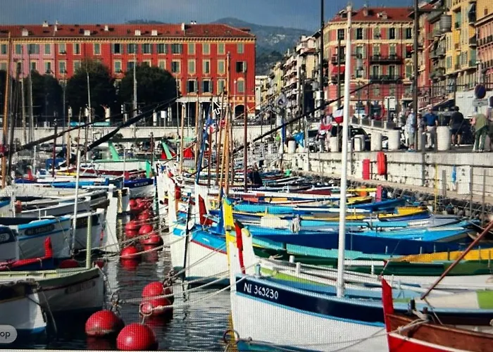 Διαμέρισμα A At *